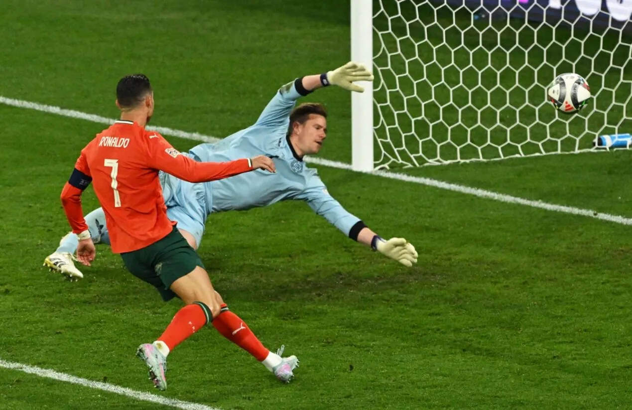 Cristiano Ronaldo lại thể hiện vai trò thủ lĩnh