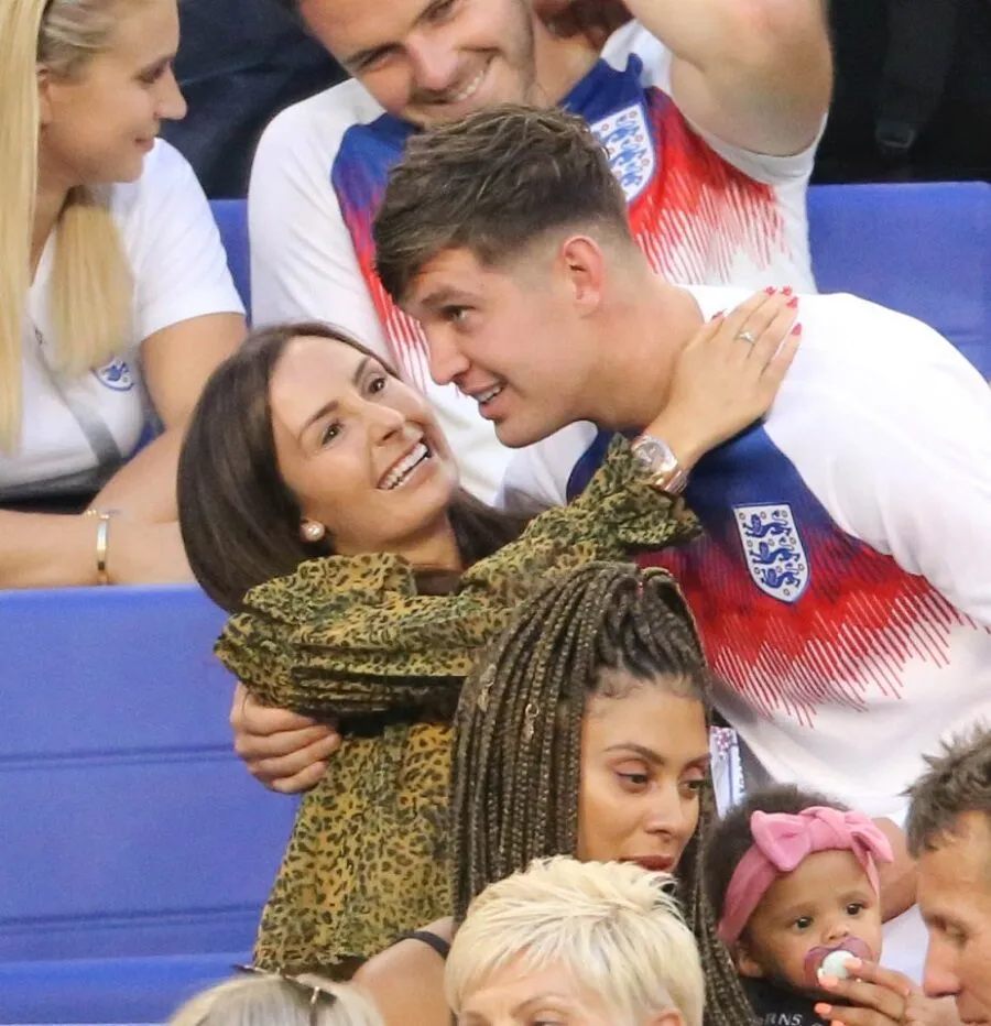 Olivia Naylor là chỗ dựa vững chắc cho John Stones